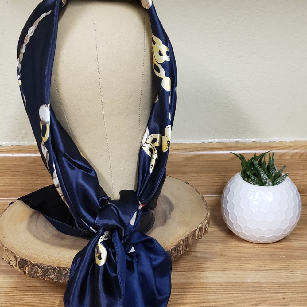Chain square satin scarve